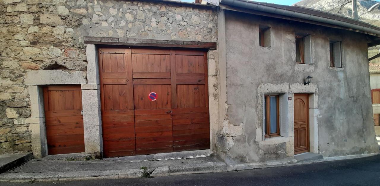 Petite Maison De Village Situee Entre Lacs, Cascades Et Montagnes Virieu-le-Grand Dış mekan fotoğraf